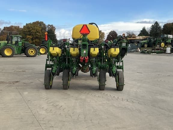 Image of John Deere 1775 equipment image 4