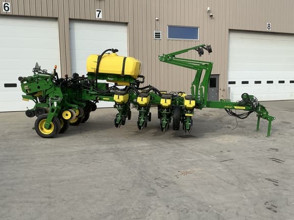 Image of John Deere 1775 equipment image 3