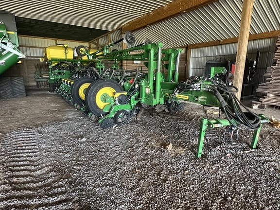 2025 John Deere 1775 Equipment Image0