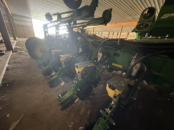 Image of John Deere 1775 equipment image 4