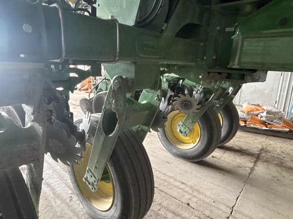 Image of John Deere 1775 equipment image 4