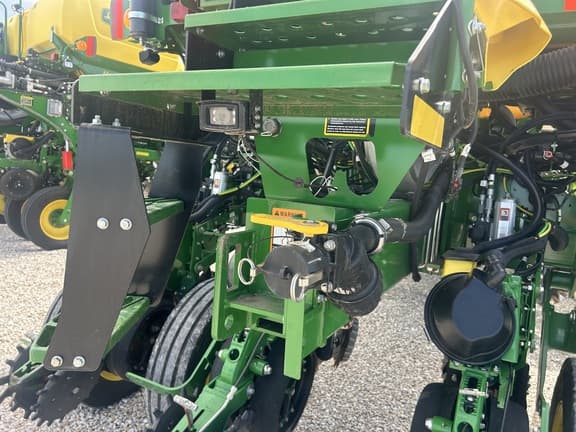 Image of John Deere 1775 equipment image 4