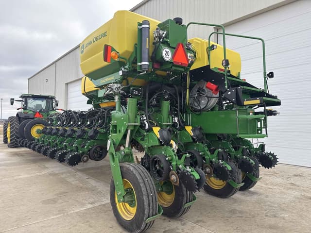 Image of John Deere 1775 equipment image 2