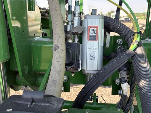 Image of John Deere 1775 equipment image 3