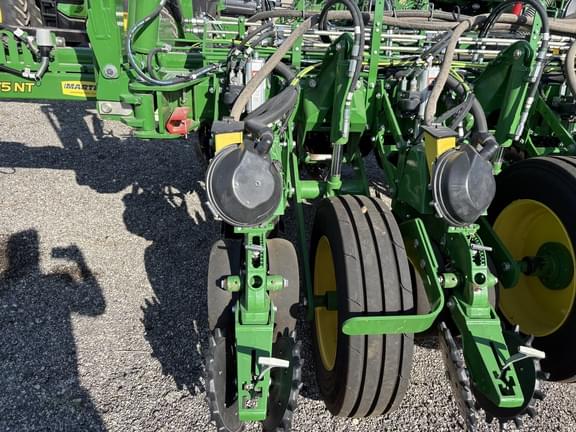Image of John Deere 1775 equipment image 4
