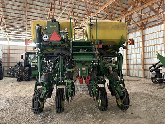 Image of John Deere 1775 equipment image 4