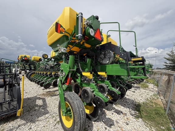 Image of John Deere 1775 Primary image