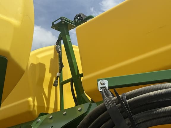 Image of John Deere 1775 equipment image 4