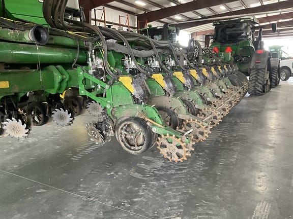 2025 John Deere 1775 Equipment Image0