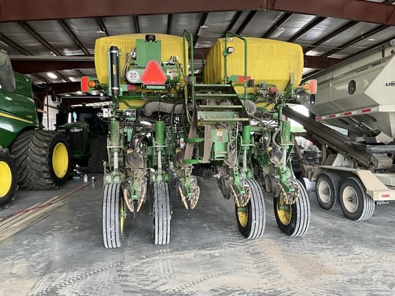 Image of John Deere 1775 equipment image 4