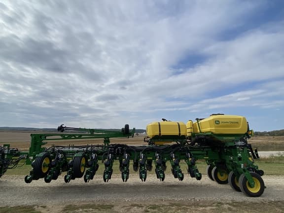 Image of John Deere 1775 equipment image 1