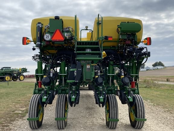 Image of John Deere 1775 equipment image 3