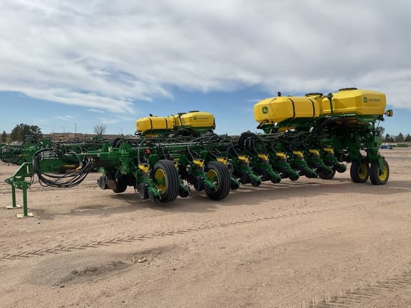 Image of John Deere 1775 equipment image 3