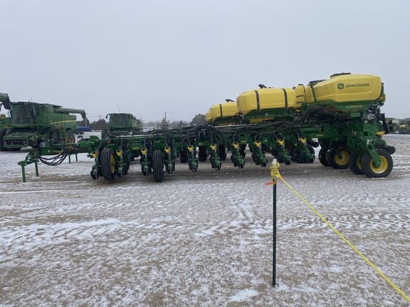 Image of John Deere 1775 Primary image