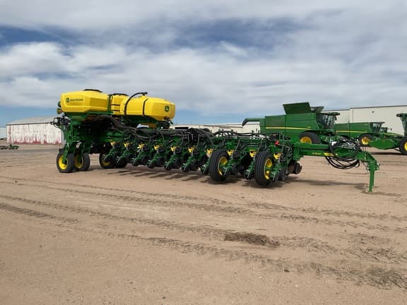 Image of John Deere 1775 equipment image 2