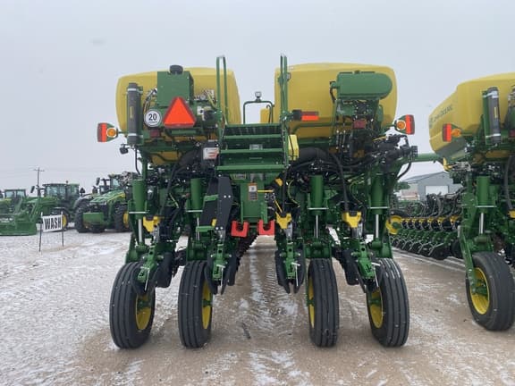 Image of John Deere 1775 equipment image 3