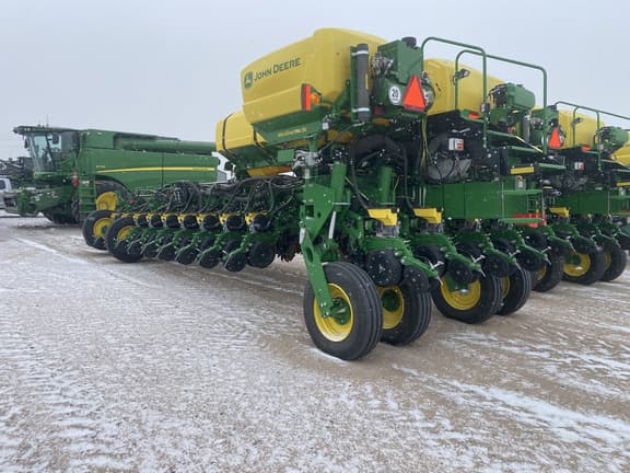 Image of John Deere 1775 equipment image 2