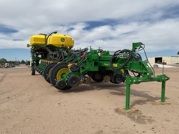 Image of John Deere 1775 equipment image 4