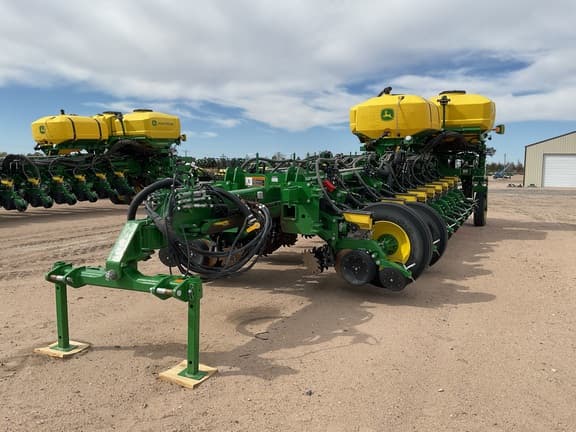 Image of John Deere 1775 Primary image