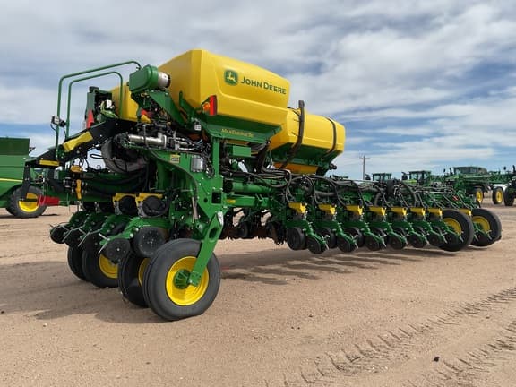 Image of John Deere 1775 equipment image 1