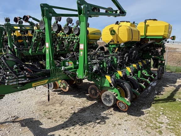 Image of John Deere 1775 equipment image 4
