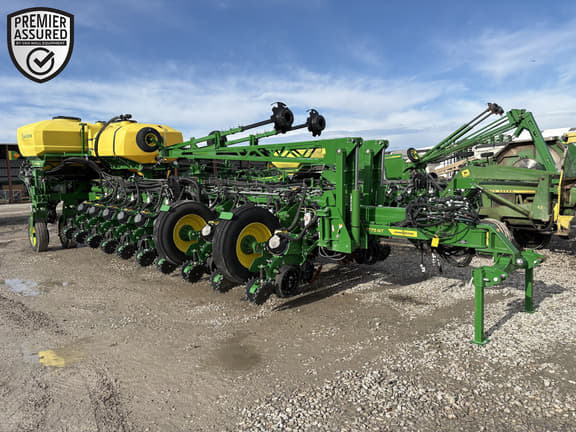 Image of John Deere 1775 equipment image 1