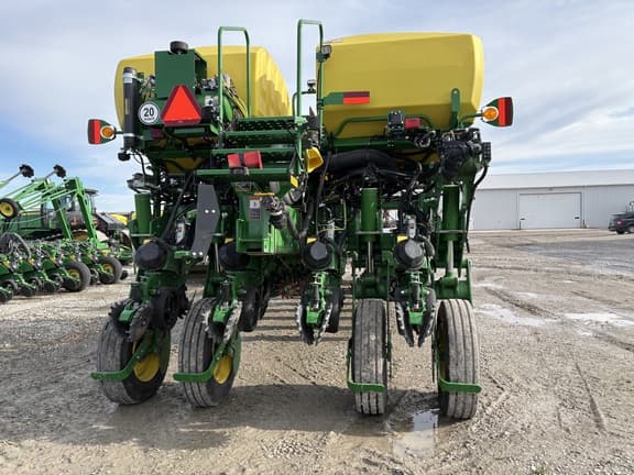 Image of John Deere 1775 equipment image 4