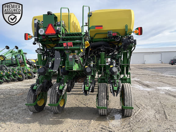 Image of John Deere 1775 equipment image 3