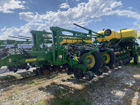 Image of John Deere 1775 equipment image 1