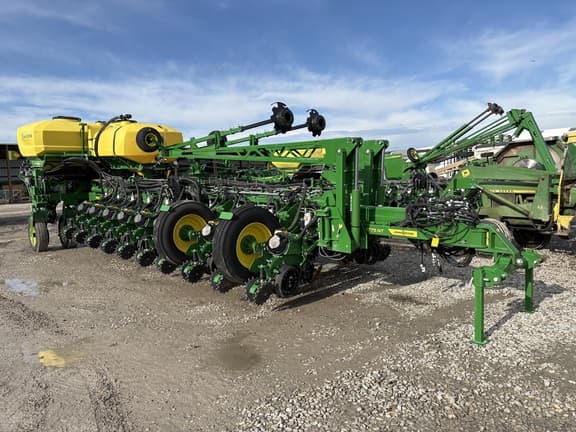 Image of John Deere 1775 Primary image