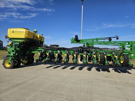 Image of John Deere 1775 equipment image 3