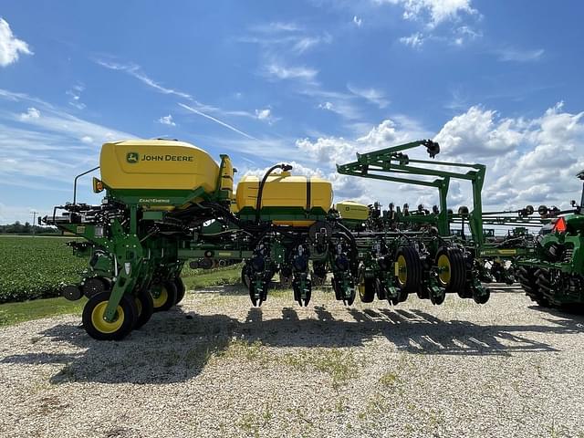 Image of John Deere 1775 equipment image 2