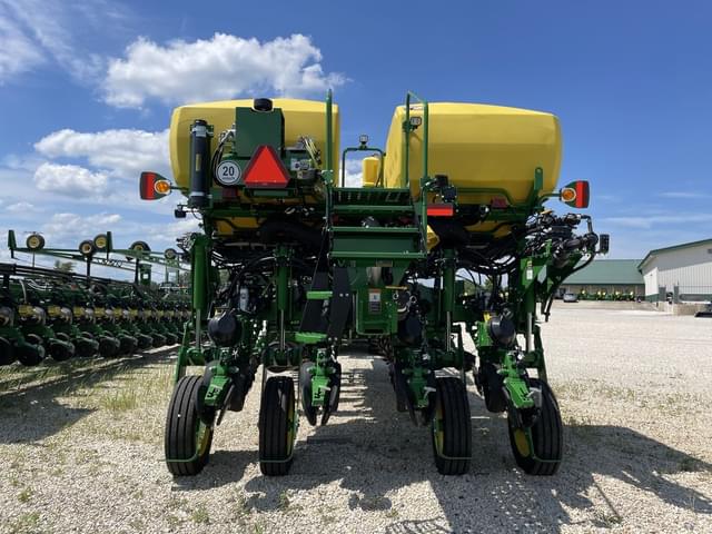 Image of John Deere 1775 equipment image 4