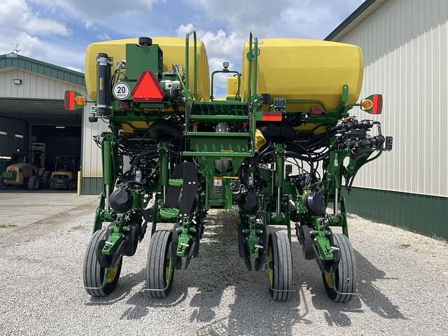 Image of John Deere 1775 equipment image 3