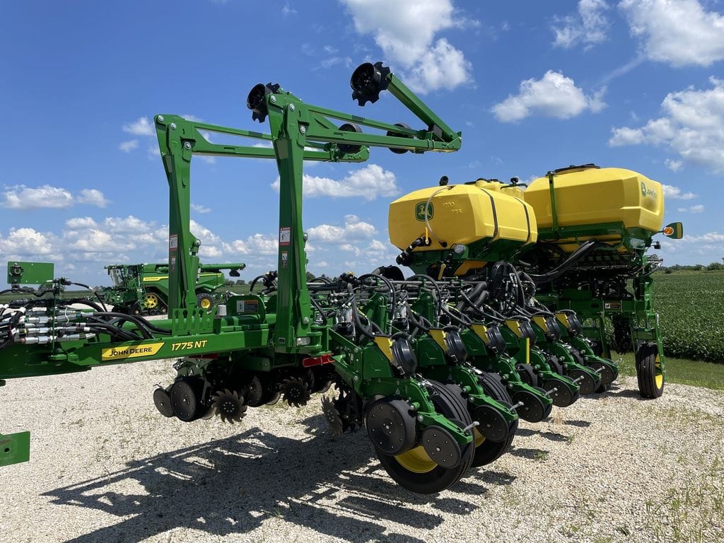 2025 John Deere 1775 Equipment Image0