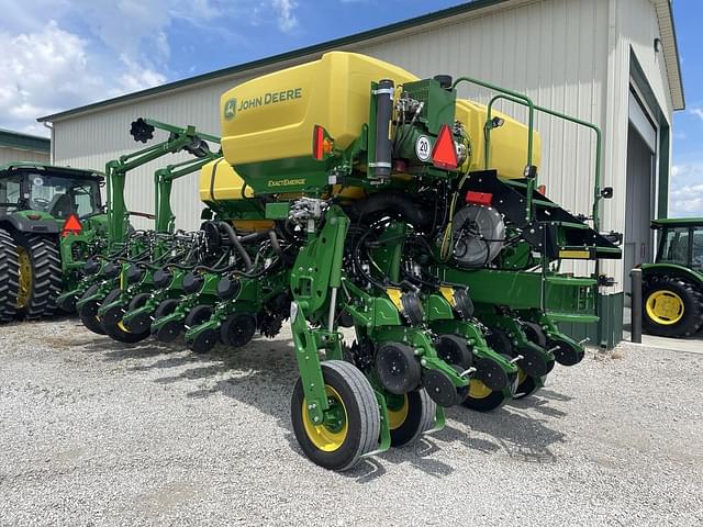Image of John Deere 1775 equipment image 2