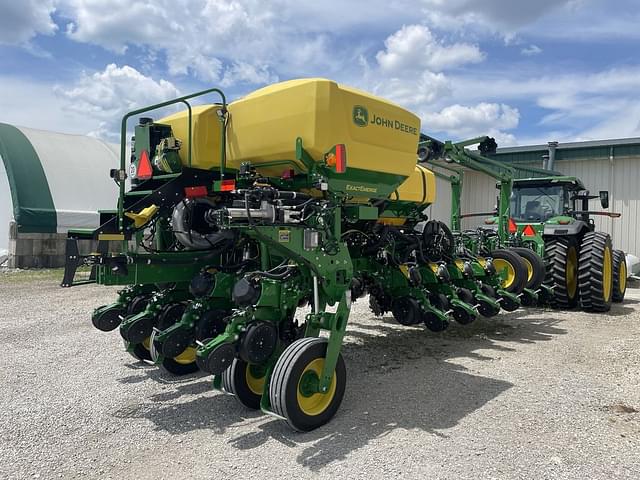 Image of John Deere 1775 equipment image 4
