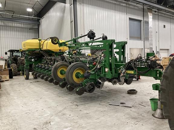 Image of John Deere 1775 equipment image 1