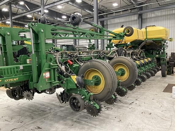 Image of John Deere 1775 equipment image 3