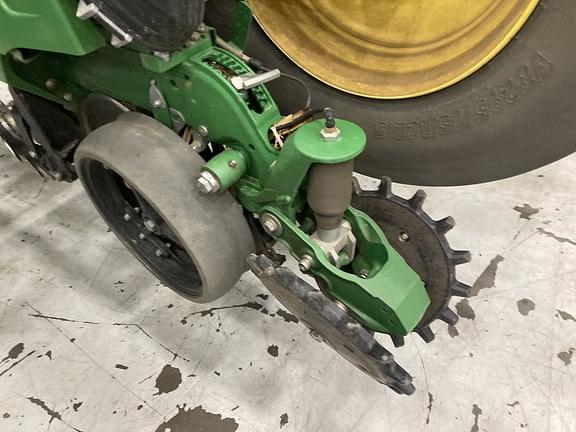 Image of John Deere 1775 equipment image 2