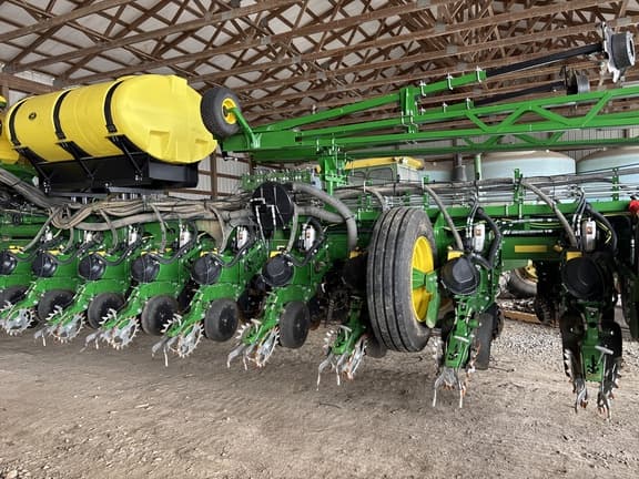 Image of John Deere 1775 equipment image 1