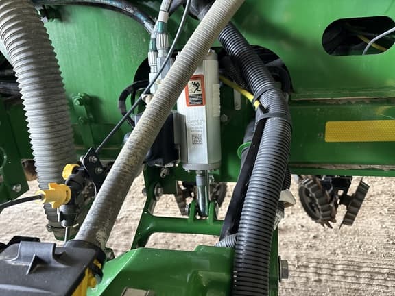 Image of John Deere 1775 equipment image 4