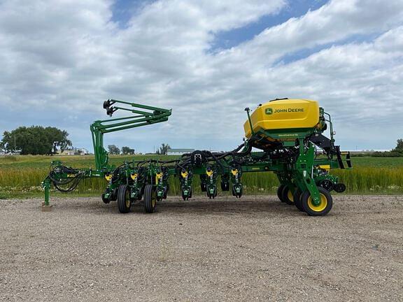 Image of John Deere 1775 equipment image 1