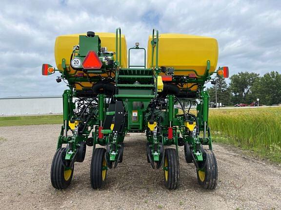 Image of John Deere 1775 equipment image 3