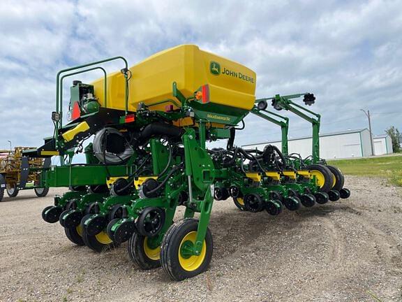 Image of John Deere 1775 equipment image 4