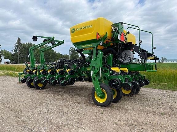 Image of John Deere 1775 equipment image 2