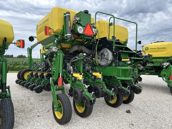 Image of John Deere 1775 equipment image 3