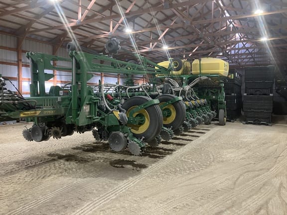 2025 John Deere 1775 Equipment Image0
