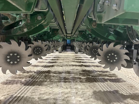Image of John Deere 1775 equipment image 1