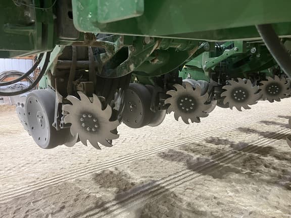 Image of John Deere 1775 equipment image 2